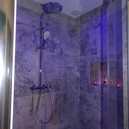 Villa Loveroom 54 *